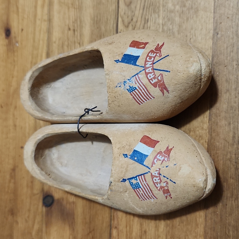 France & America WWII Vintage Antique Handcarved Solid Wood Shoes 5.75" EUC